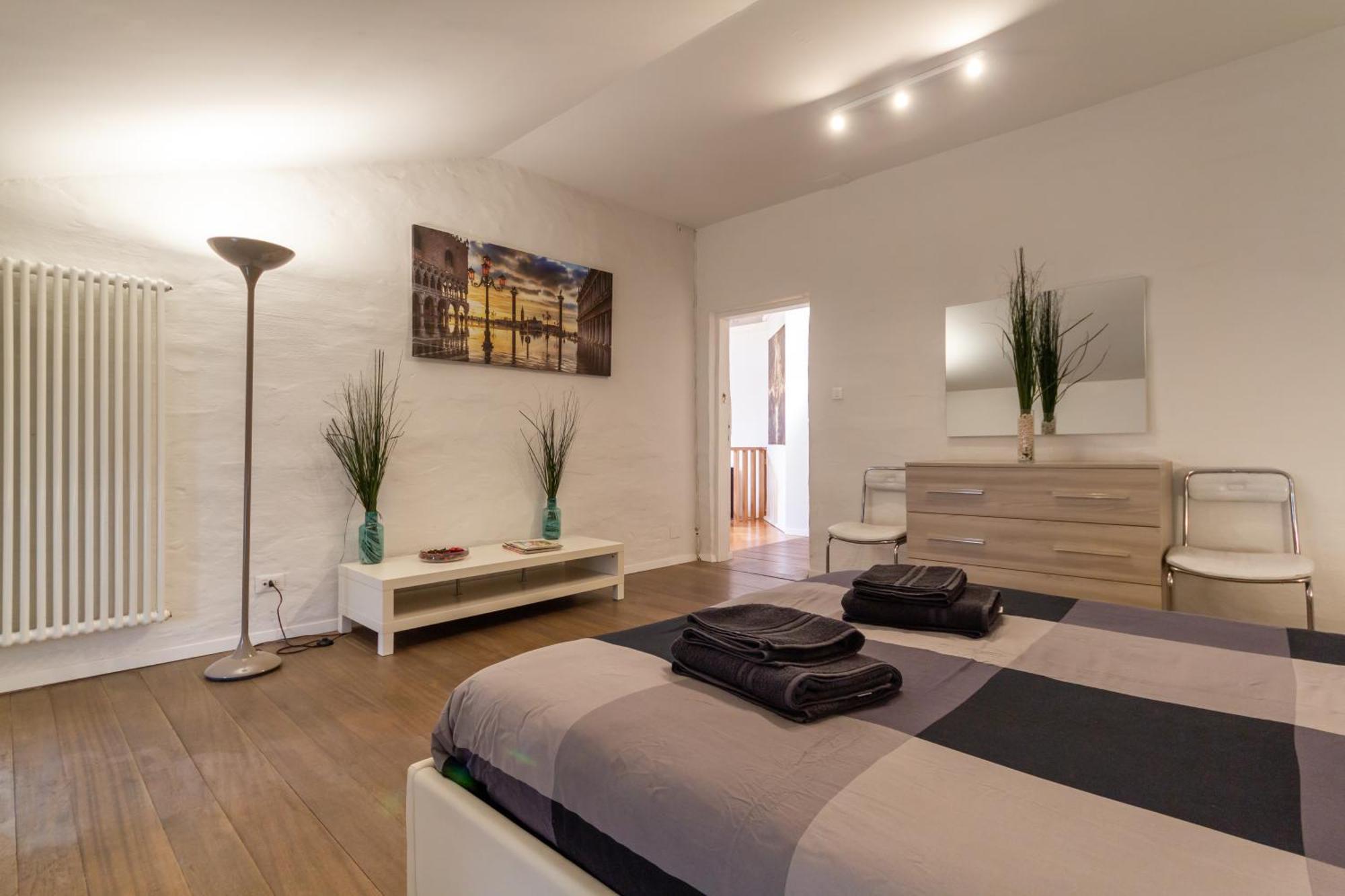 Attic Floor Venice