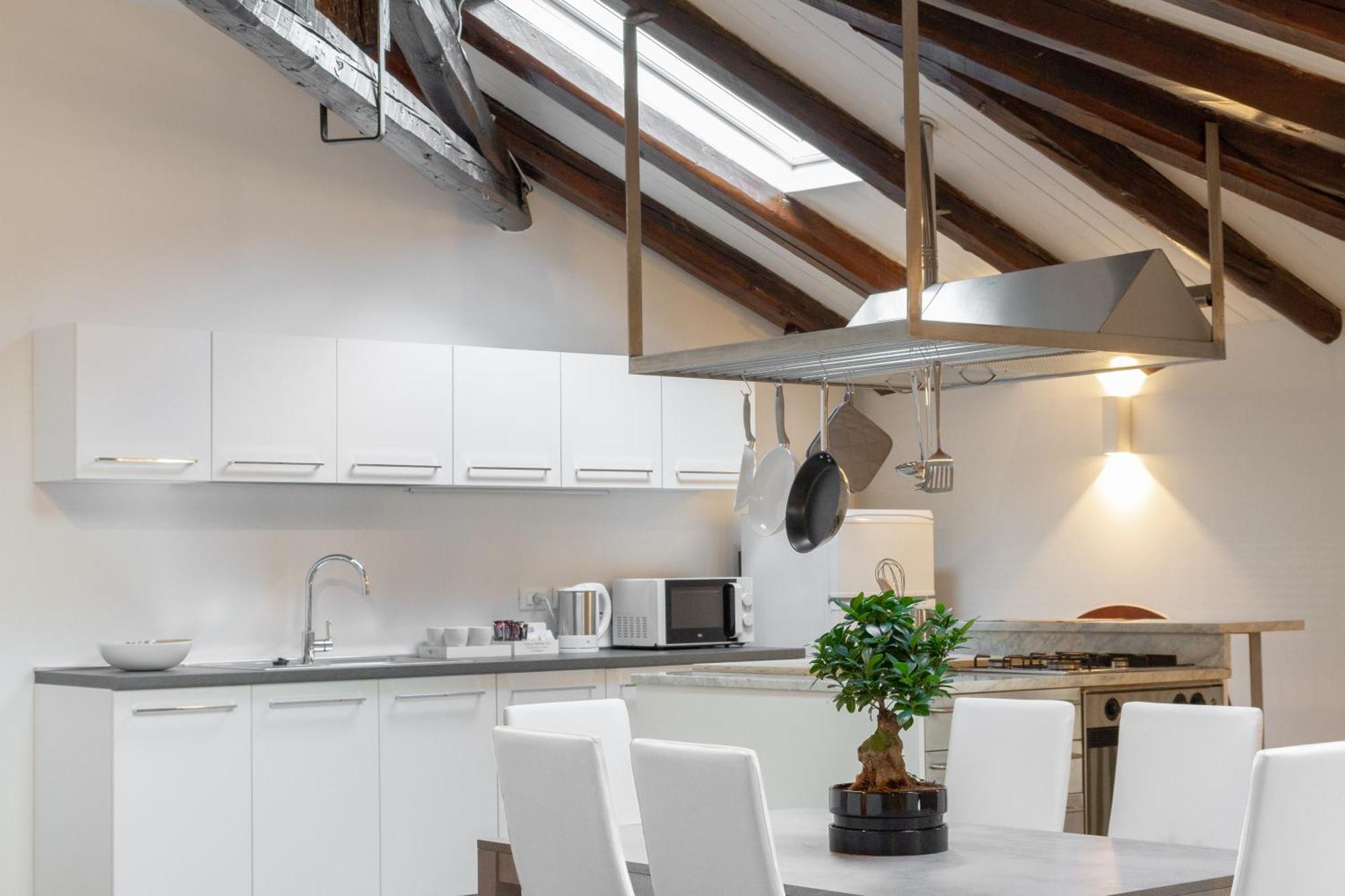 Attic Floor Venice *