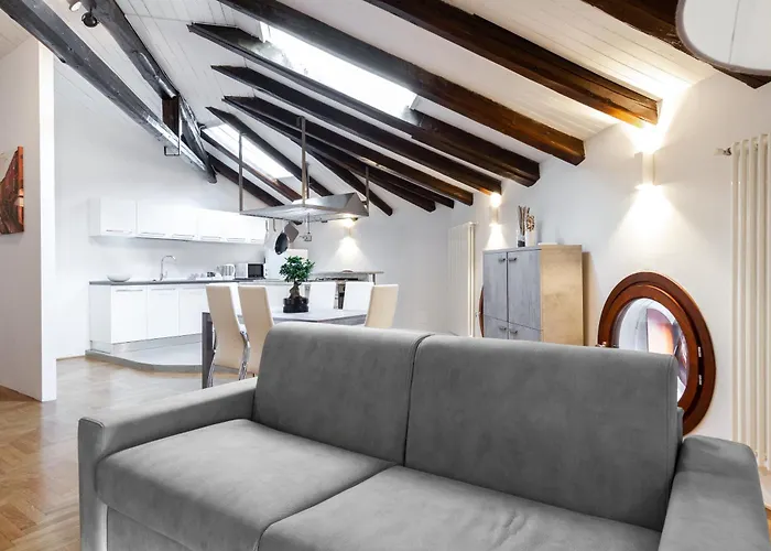 Attic Floor Venice Apartment
